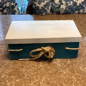 BLUE/WHITE WOOD STORAGE BOX